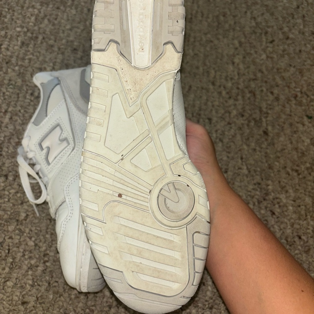 New balance 550, rarely worn and in very good condition!